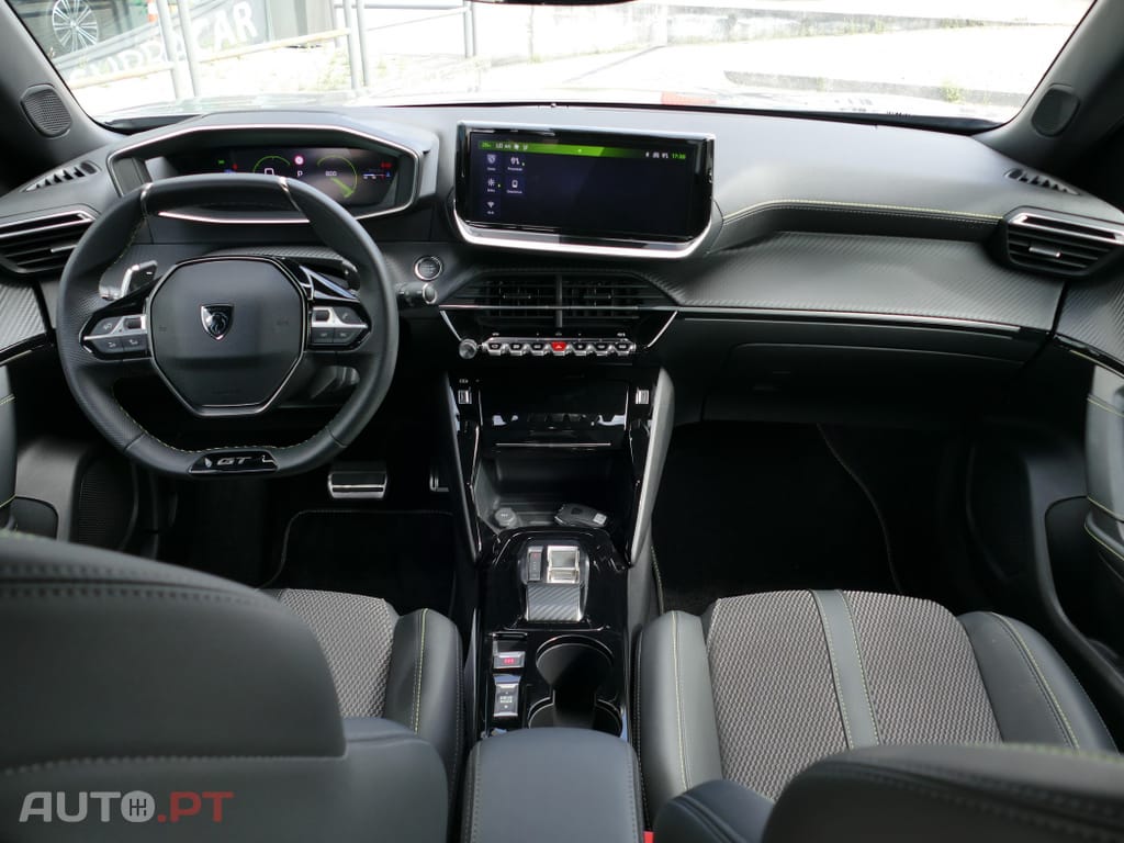 Peugeot 2008 1.2 PureTech GT EAT8