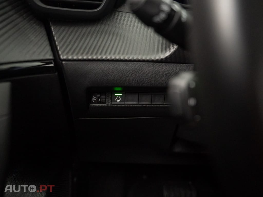 Peugeot 2008 1.2 Hybrid Allure e-DCS6