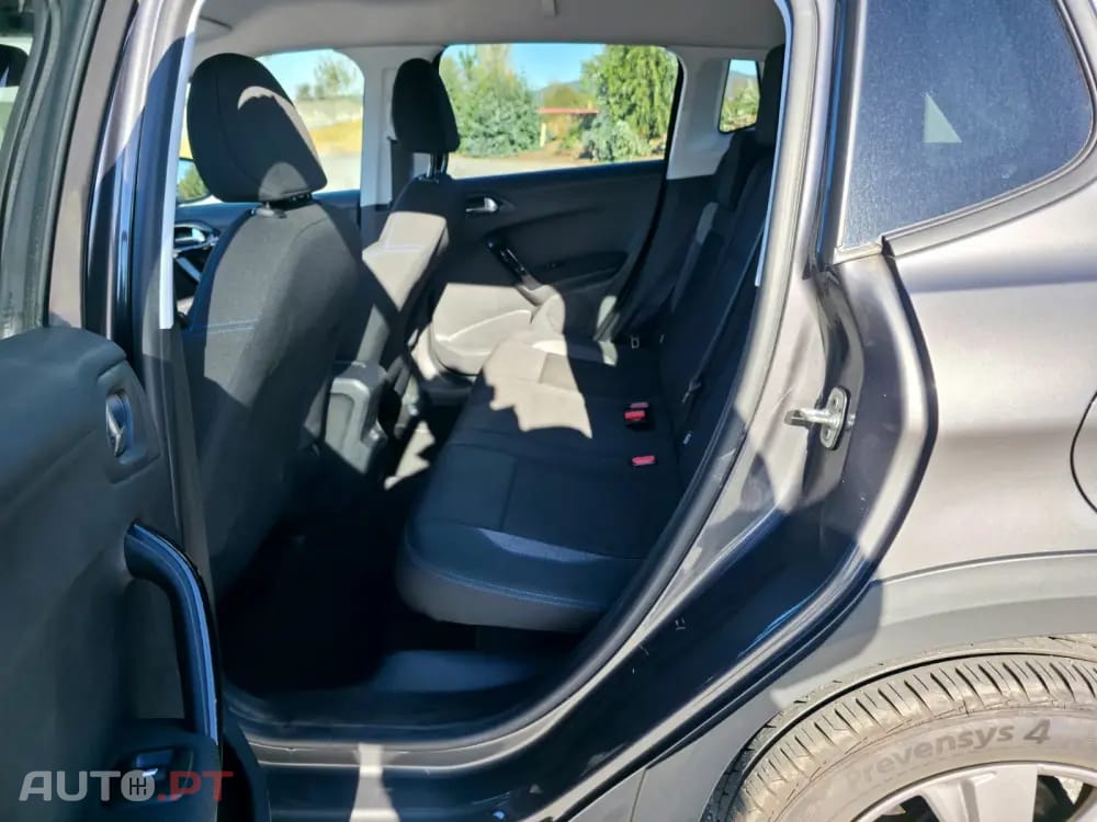 Peugeot 2008 1.2 PureTech Signature