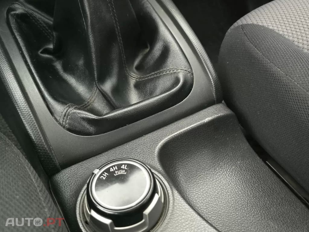 Mitsubishi L200 2.4 DI-D CD Invite 4WD