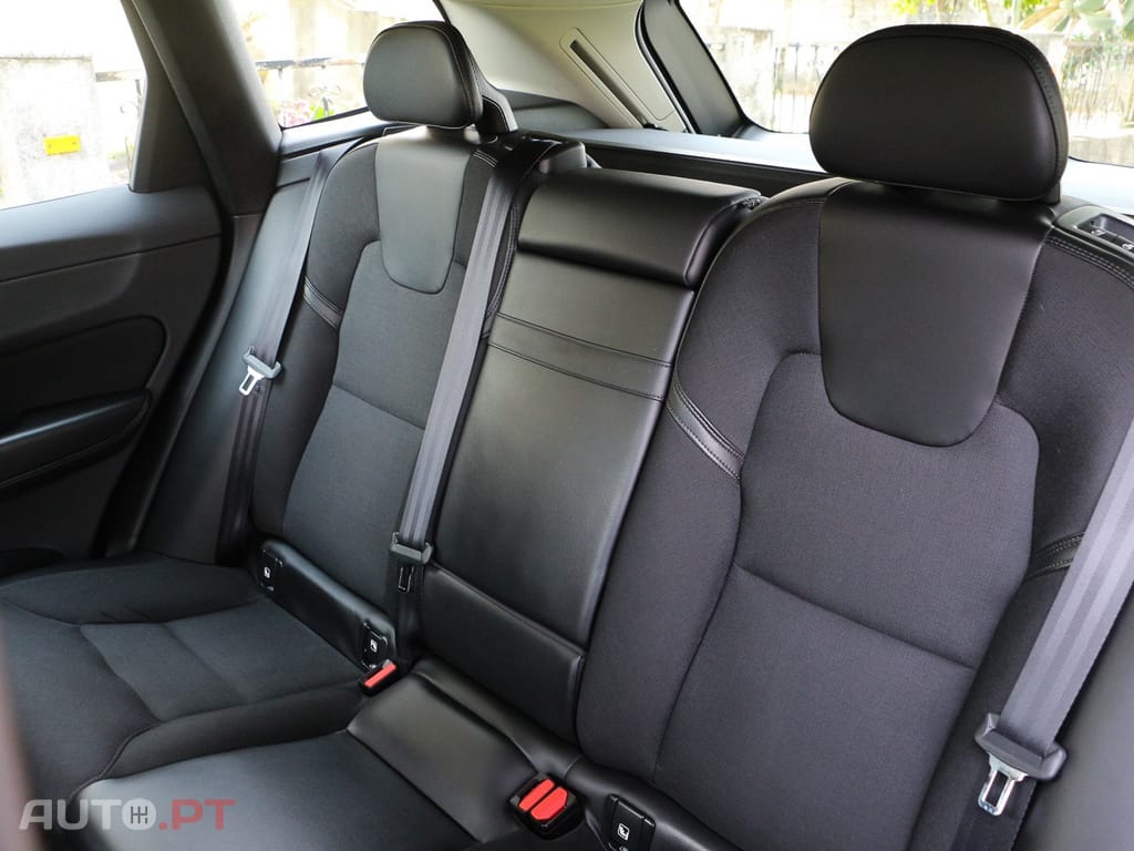 Volvo XC60 2.0 T8 PHEV Momentum AWD