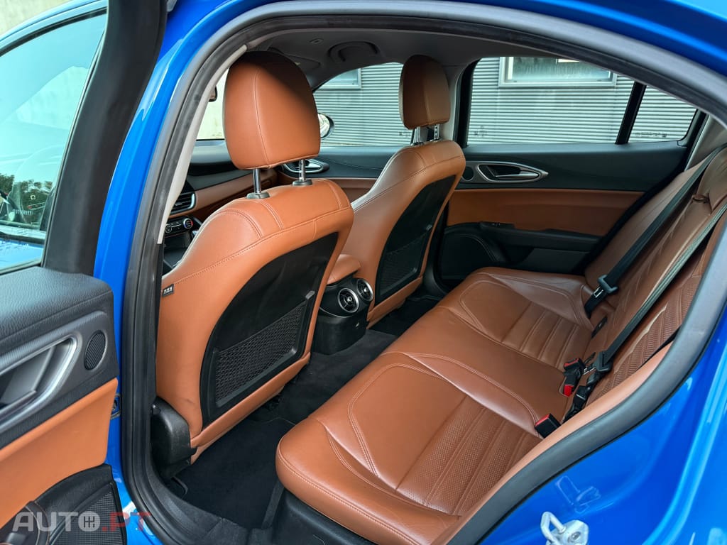 Alfa Romeo Giulia 2.0 Turbo 16V AT8-Q4 Veloce