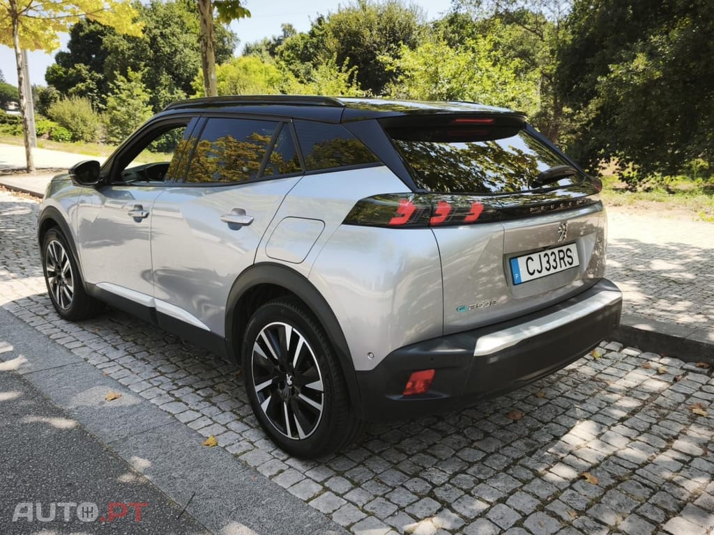 Peugeot e-2008 50 kWh GT — fotografia 9
