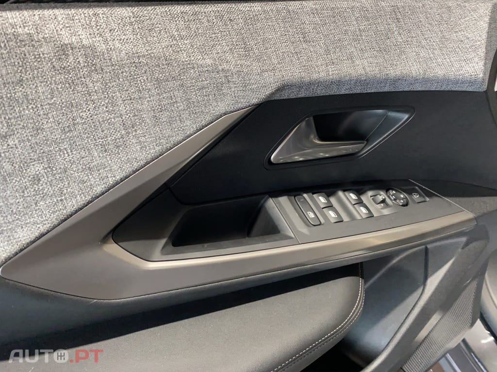 Peugeot 3008 1.2 Hybrid Allure e-DCS6