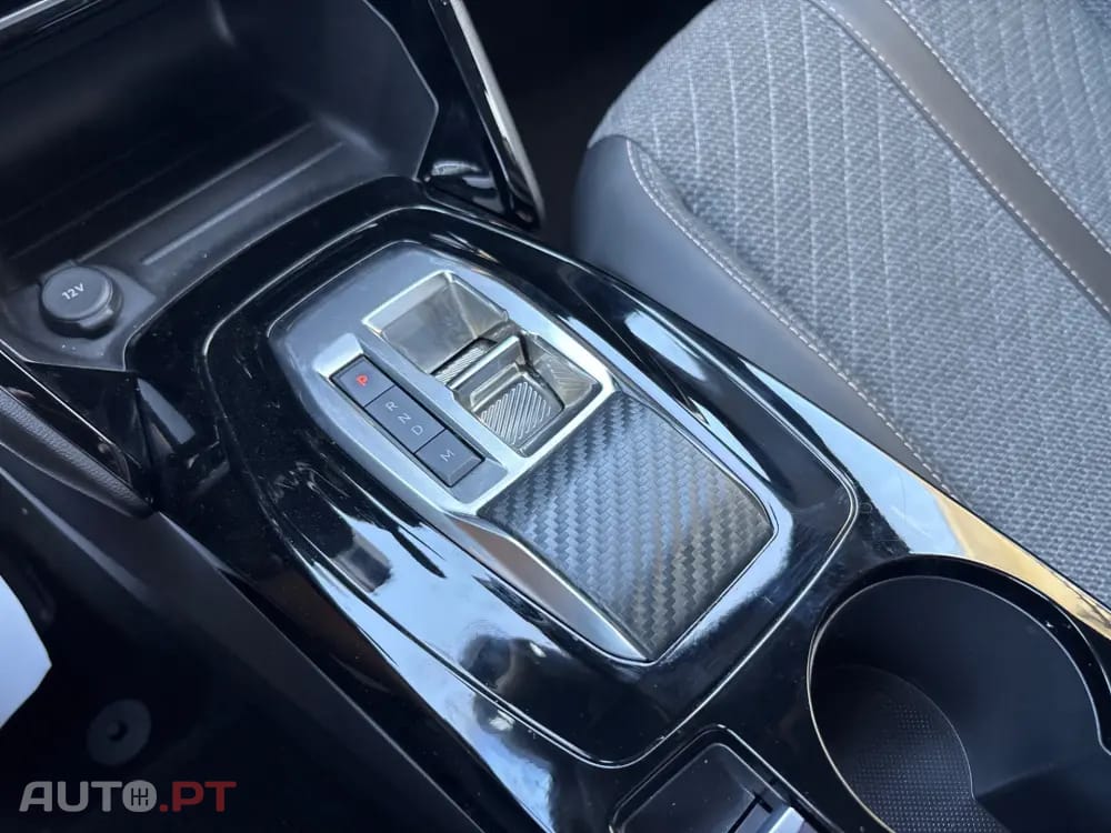 Peugeot 2008 Hybrid 145 e-DSC Allure