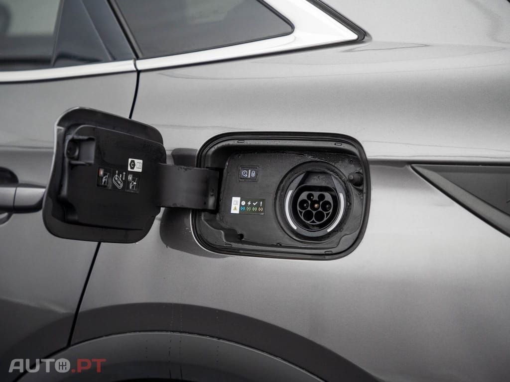 DS DS7 Crossback E-Tense Performance Line EAT8