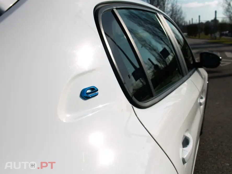 Peugeot E-208 50 kWh Active Pack