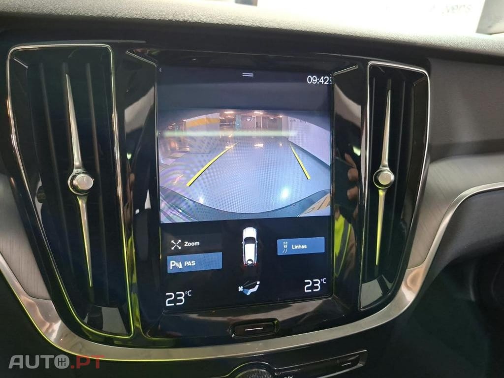 Volvo V60 2.0 T4 Momentum Plus