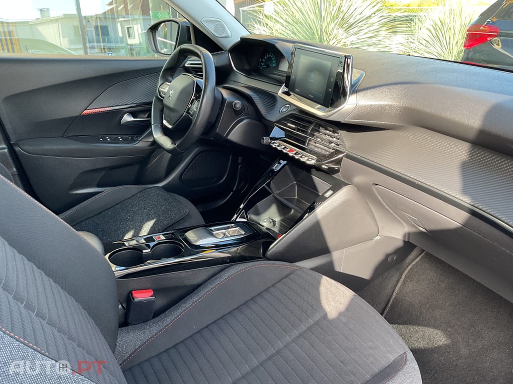Peugeot E-2008 50 kWh Active
