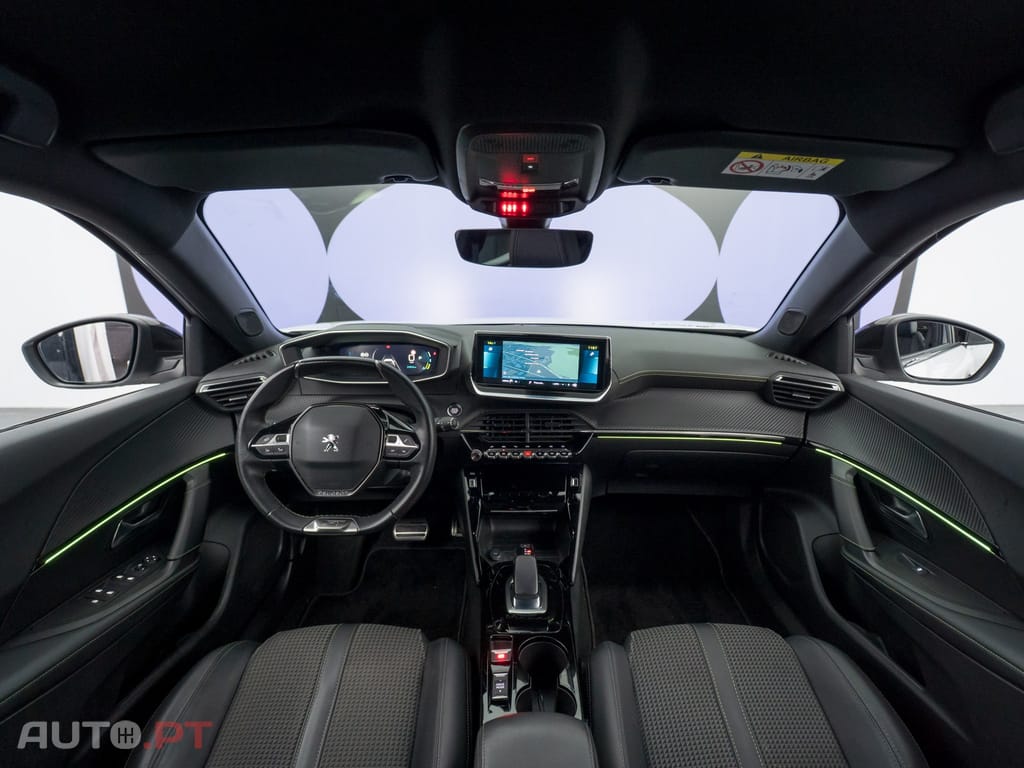 Peugeot E-2008 50 kWh GT