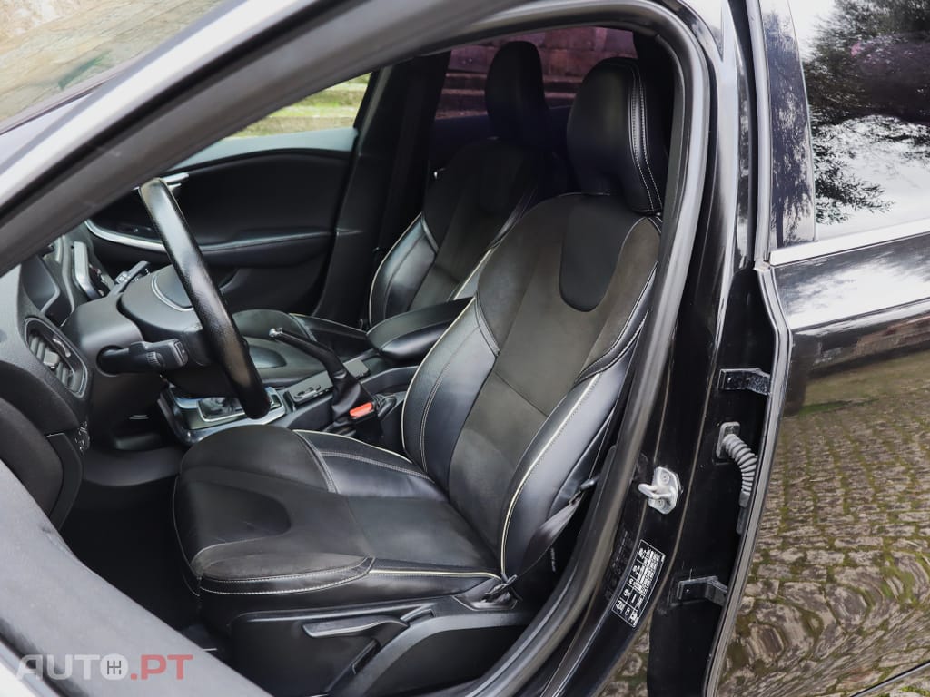 Volvo V40 2.0 D2 R-Design