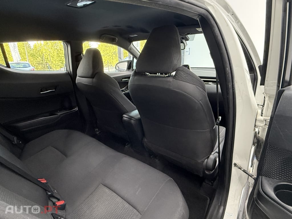 Toyota C-HR 1.8 Hybrid Square Collection