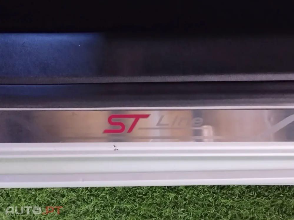 Ford Focus EcoBoost ST-Line Hybrid