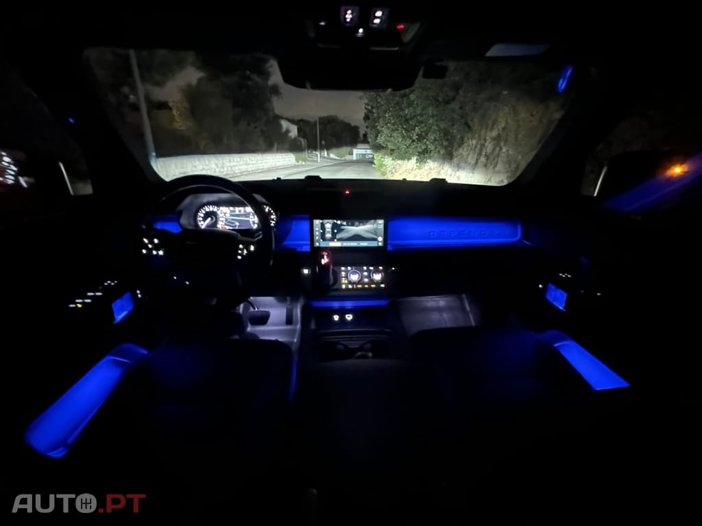 Land Rover Defender 3.0 D250 110 AWD X-Dynamic SE