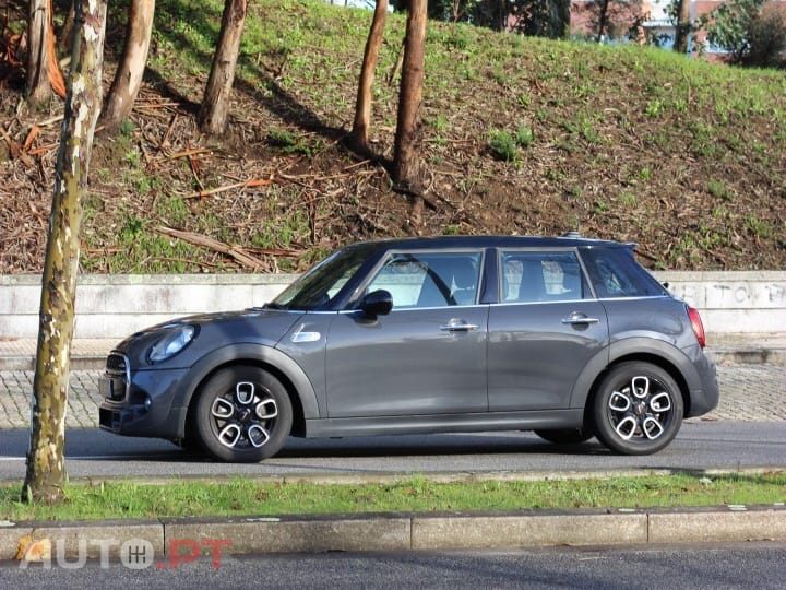 MINI Cooper Cooper SD Auto Desportiva