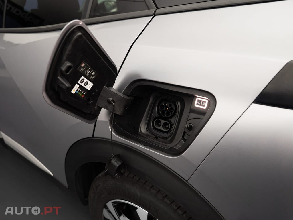 Peugeot E-2008 50 kWh Allure Pack