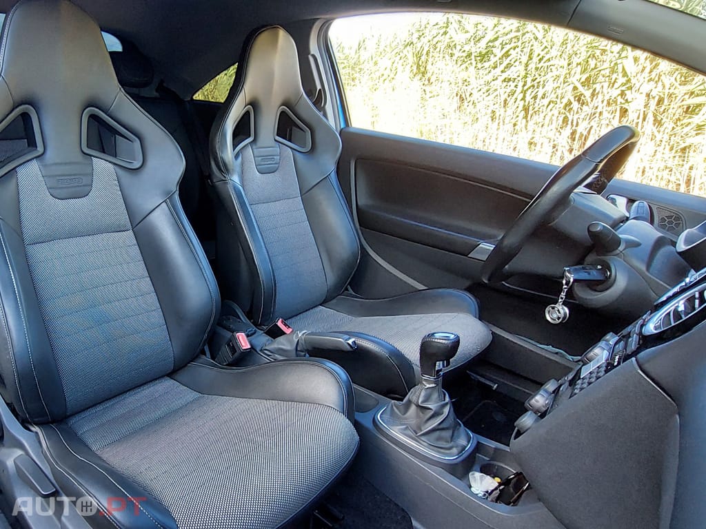 Opel Corsa OPC 1.6 Turbo - 192 Cvs