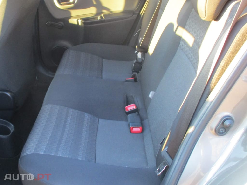Toyota Yaris 1.4 D-4D Comfort+P.Style 90 cv cx/de 6 velocidades 12/2016
