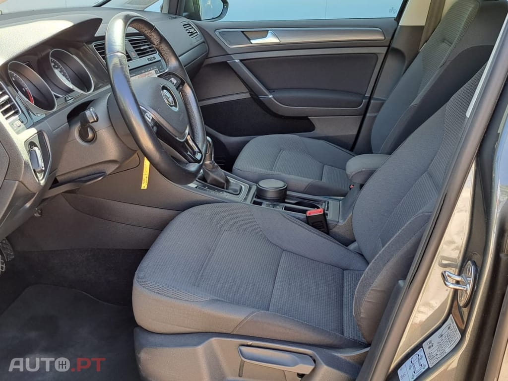 Volkswagen Golf 1.6 TDI Confortline DSG