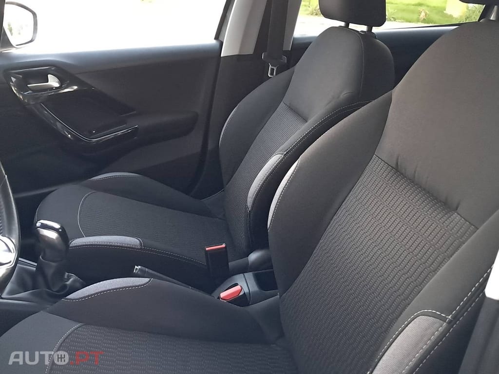 Peugeot 208 1.6 BlueHDi Style