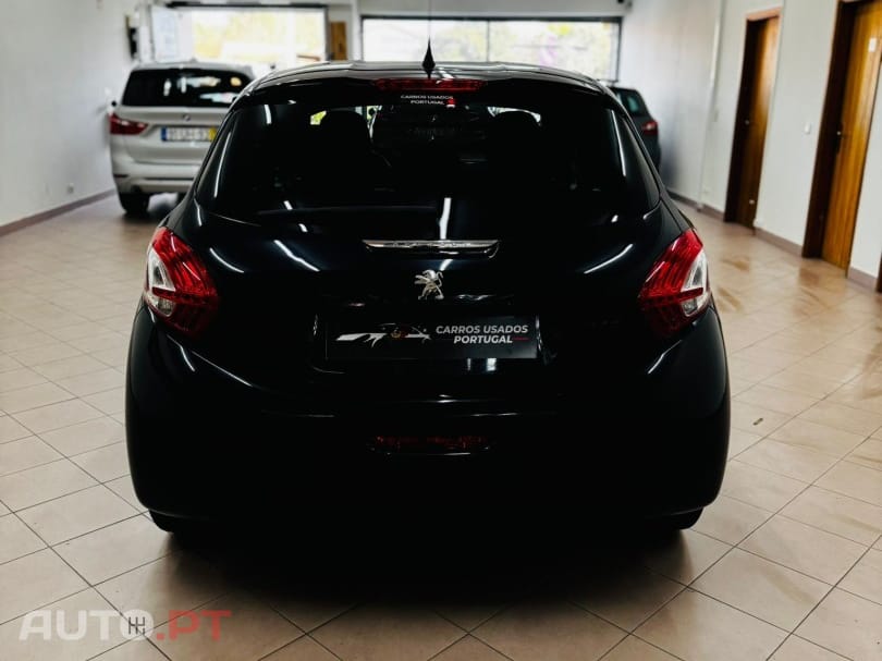 Peugeot 208 1.2 VTi SE Style