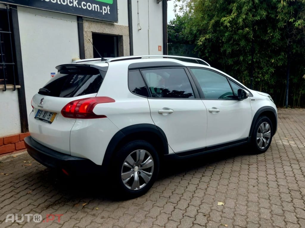 Peugeot 2008 1.2 PureTech Signature