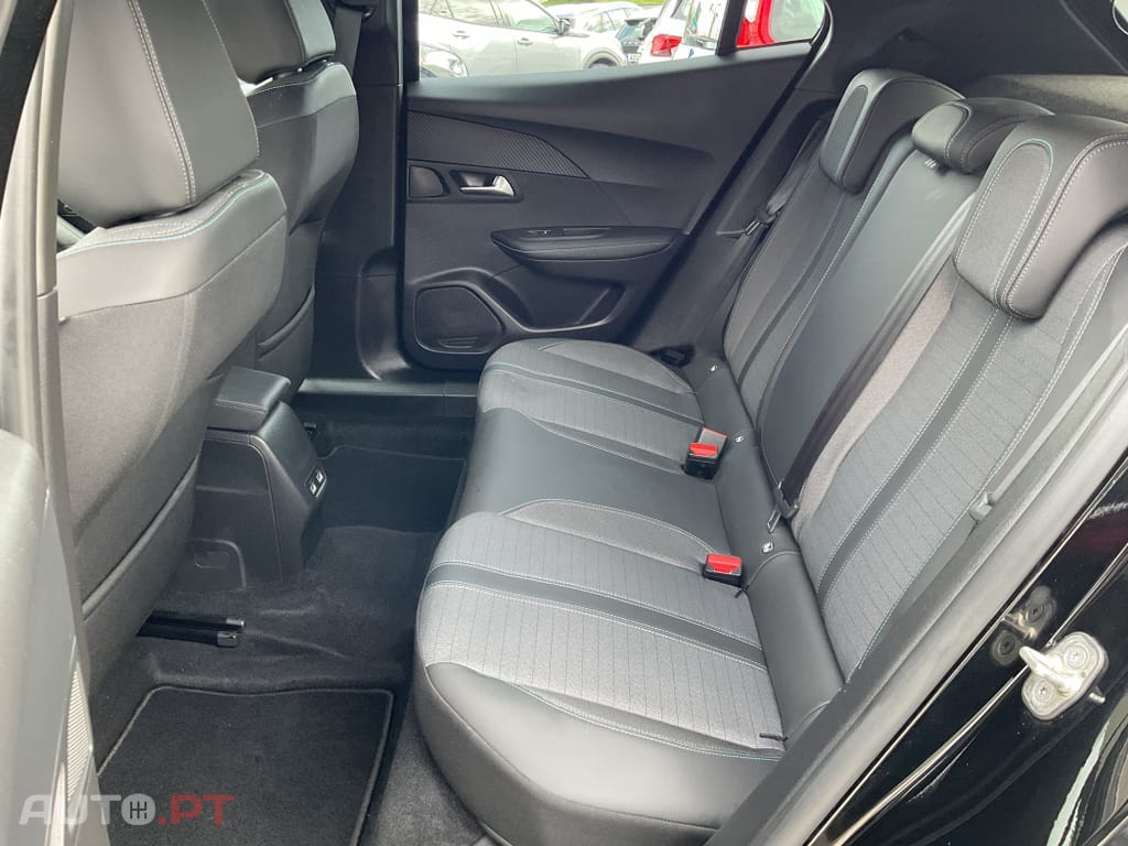 Peugeot E-2008 50 kWh Allure