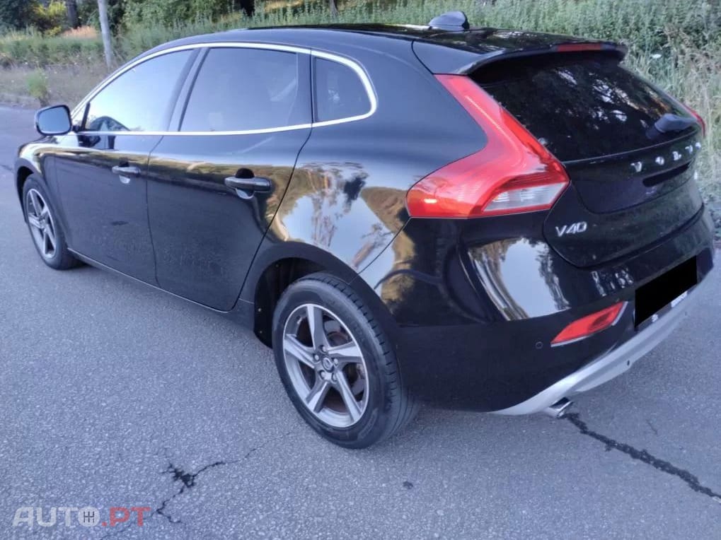 Volvo V40 2.0 D4 R-Design Summum