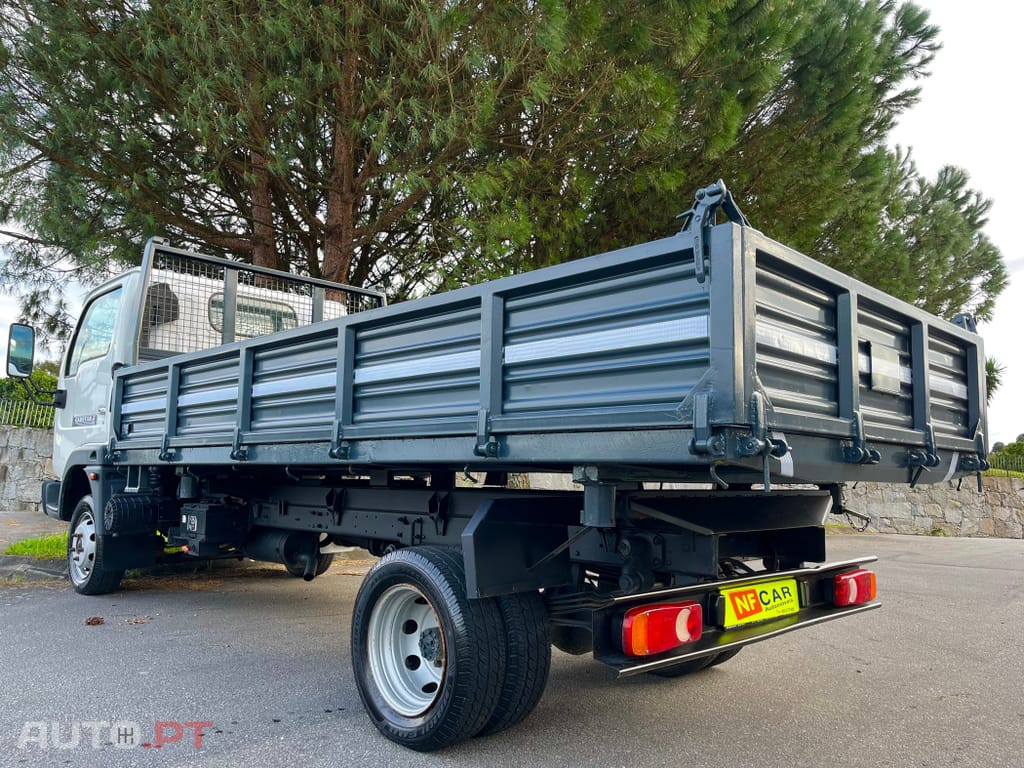 Nissan Cabstar TRIBASCULANTE