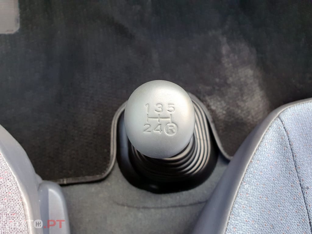 Toyota HiAce 2.5 D-4D Curto 2.8T