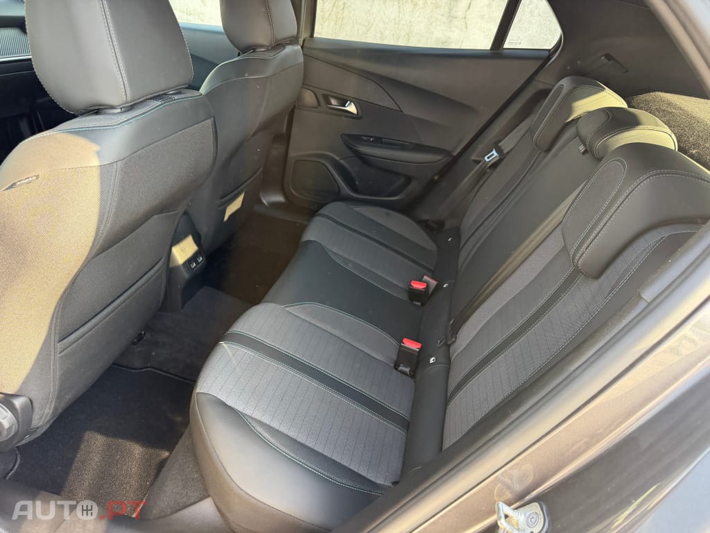 Peugeot 2008 PureTech 100 Allure