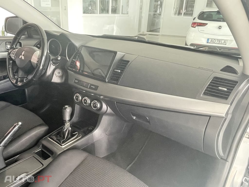 Mitsubishi Lancer 1.5 Inform