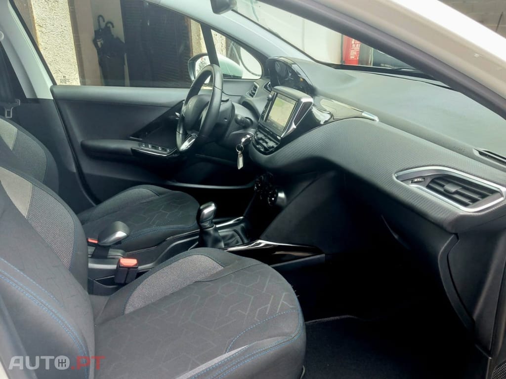 Peugeot 2008 1.2 PureTech Signature