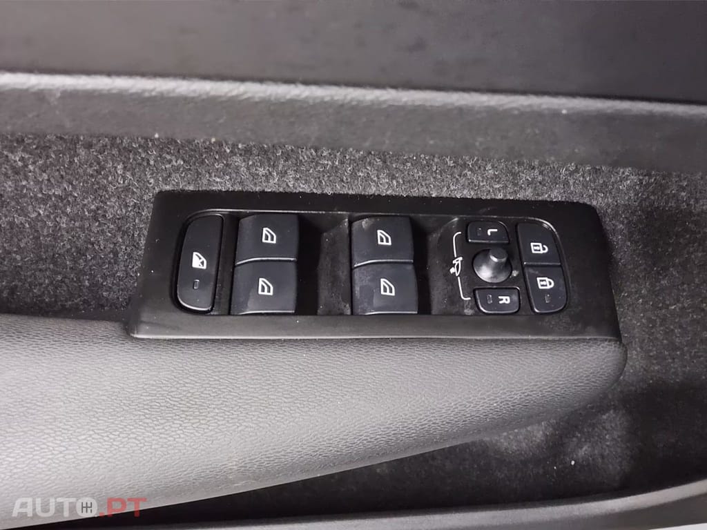Volvo XC40 T4 Recharge Inscription I.V.A DEDUTIVEL