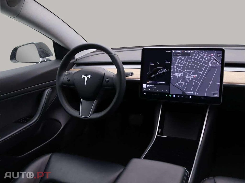 Tesla Model 3 Standard RWD Plus AUTOPILOT