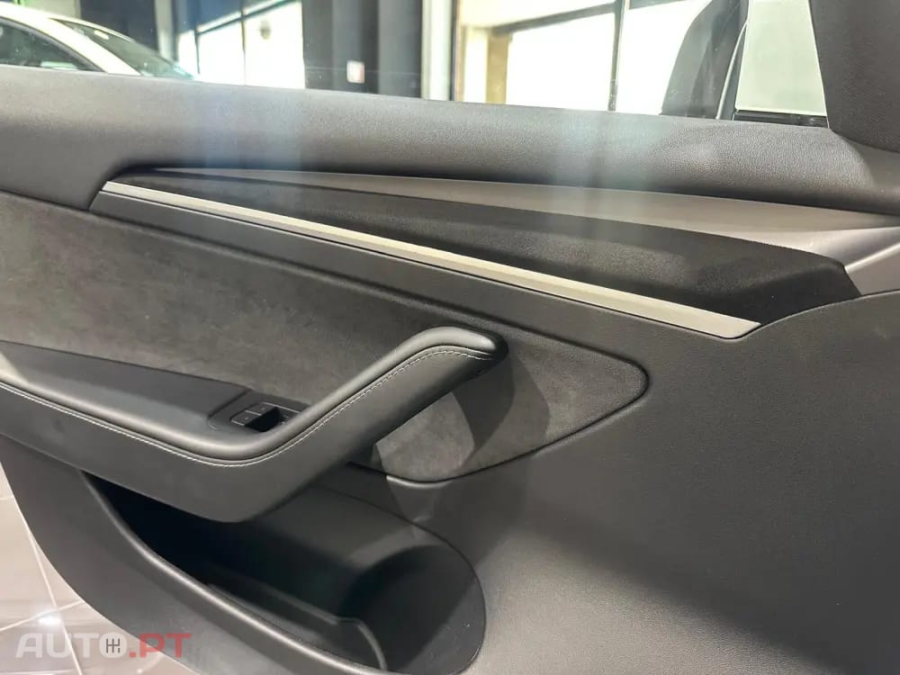 Tesla Model 3 Standard Range Plus RWD