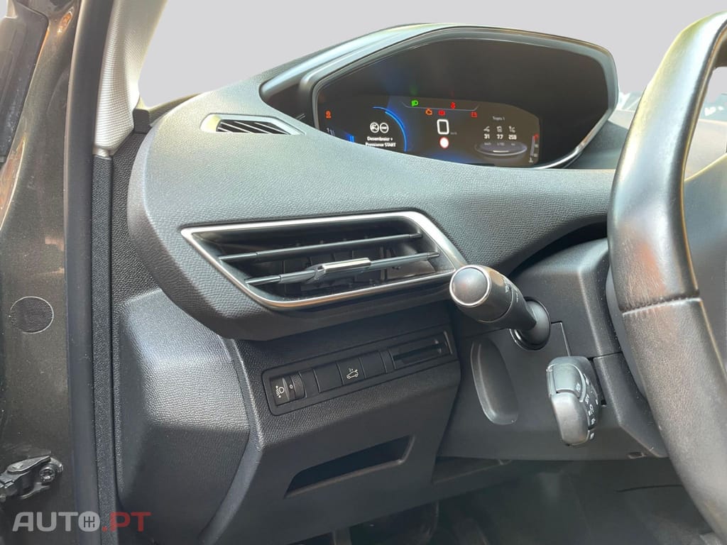 Peugeot 3008 1.2 ALLURE