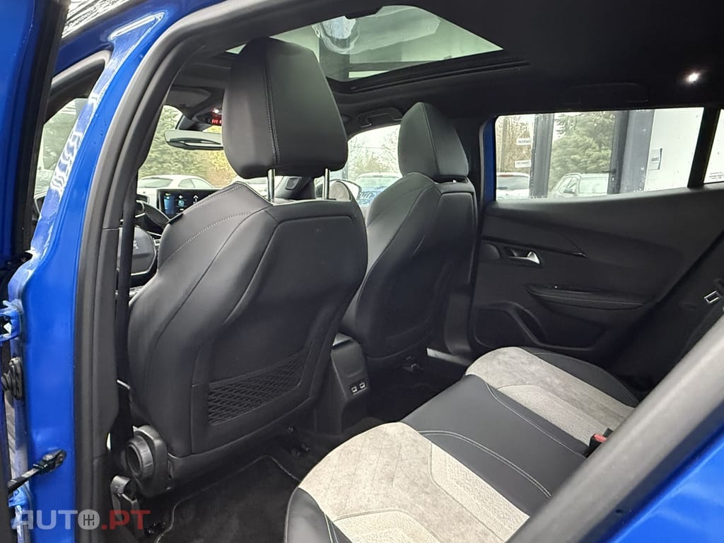 Peugeot E-2008 50 kWh GT