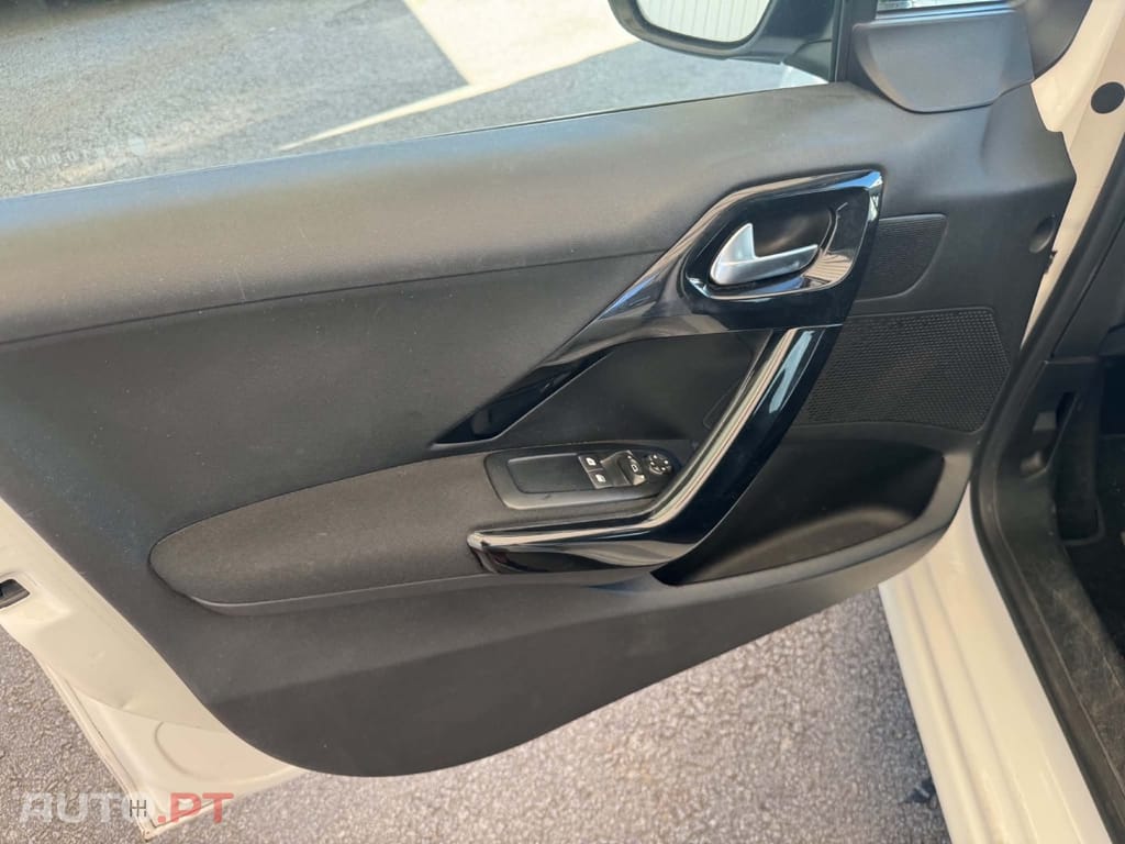 Peugeot 208 PureTech 82 Start & Stop Style