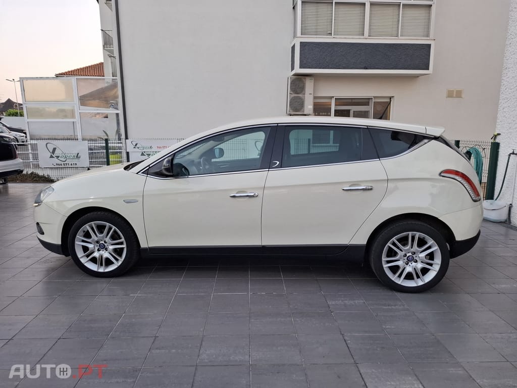 Lancia Delta 1.6 M-Jet Argento