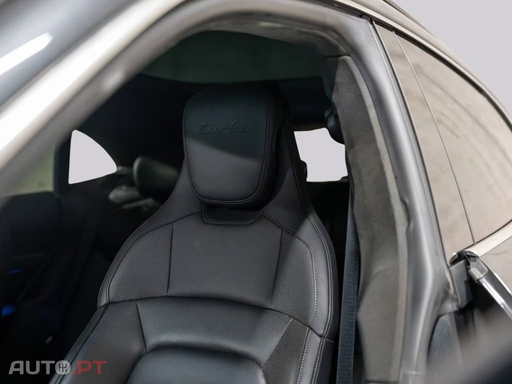 Porsche Taycan I.V.A DEDUTIVEL Turbo