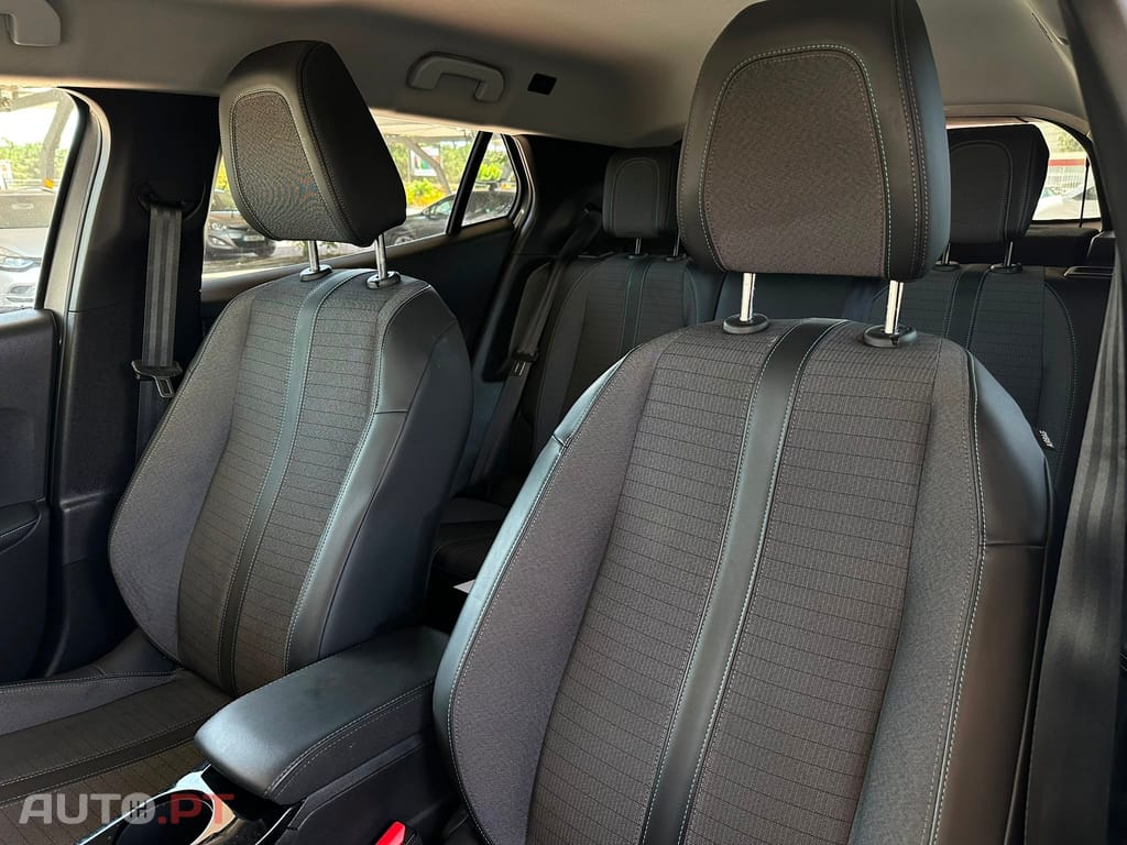 Peugeot 2008 1.2 PureTech Allure EAT8
