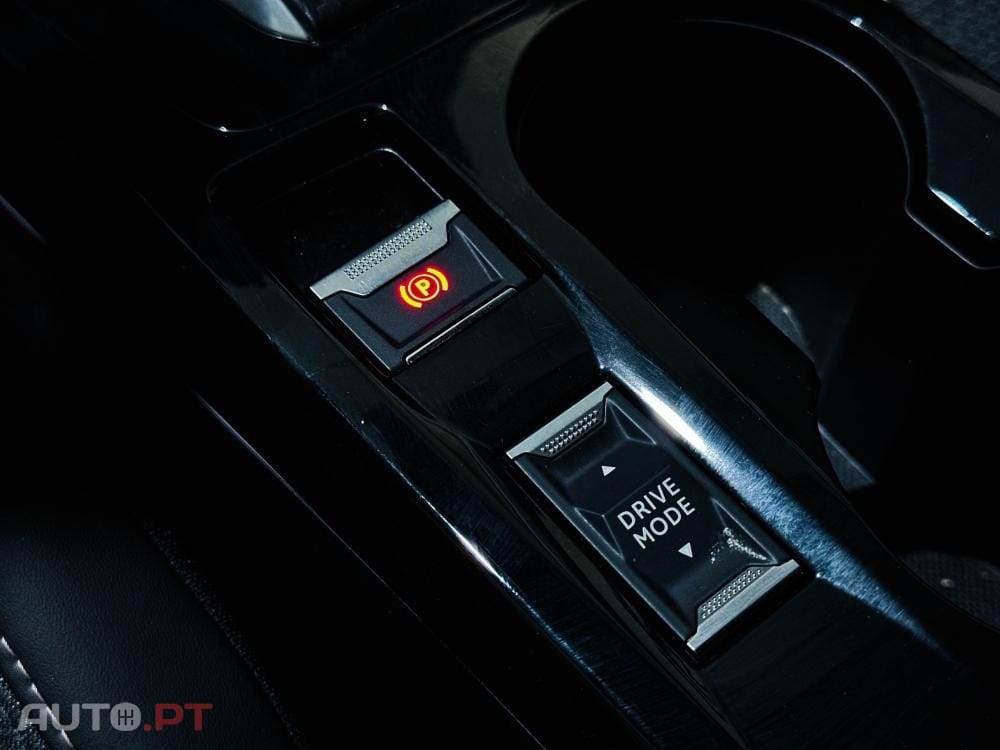 Peugeot 208 1.2 Hybrid Allure e-DCS6