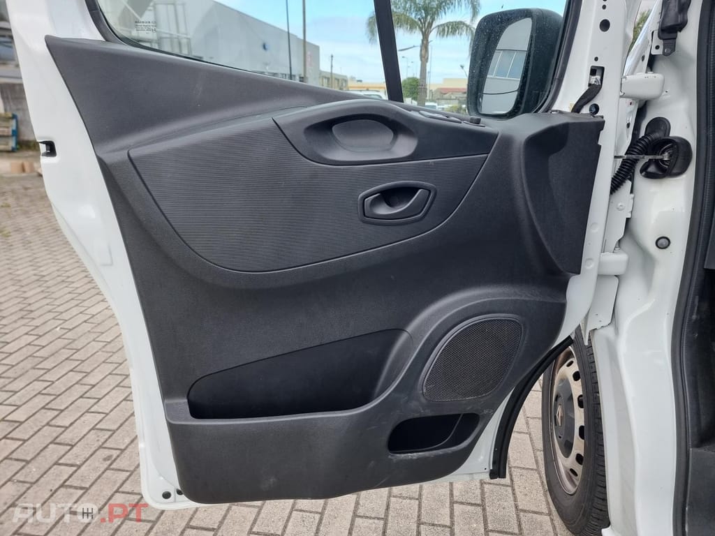 Renault Trafic 2.0 dCi L1H1 - IVA Dedutível