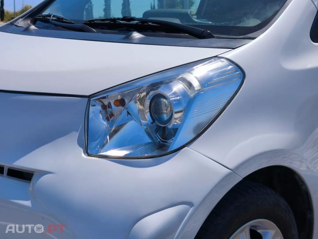 Toyota iQ 1.0 VVT-i