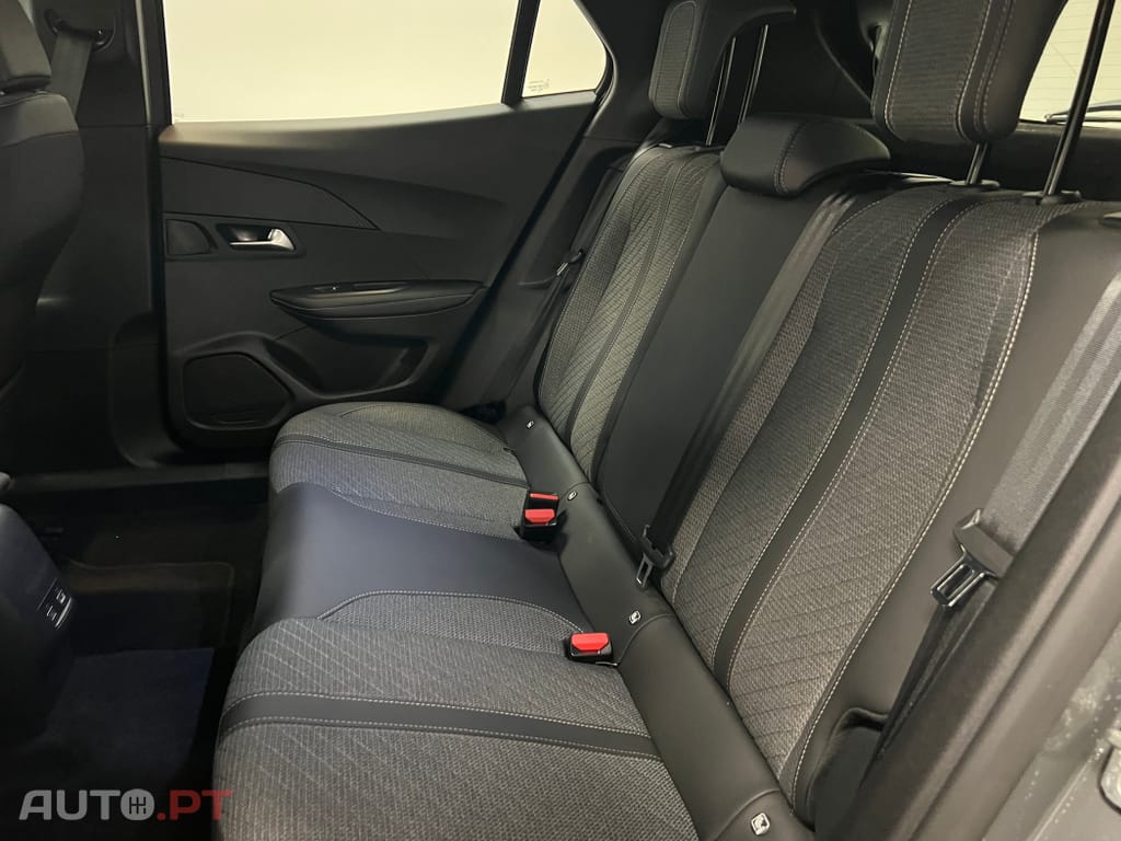 Peugeot E-2008 50 kWh Allure