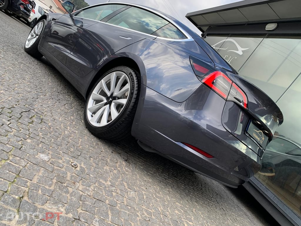 Tesla Model 3 Long-Range Dual Motor AWD