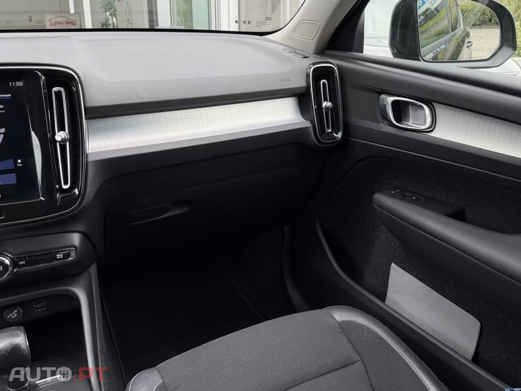 Volvo XC40 1.5 T3 Momentum Plus