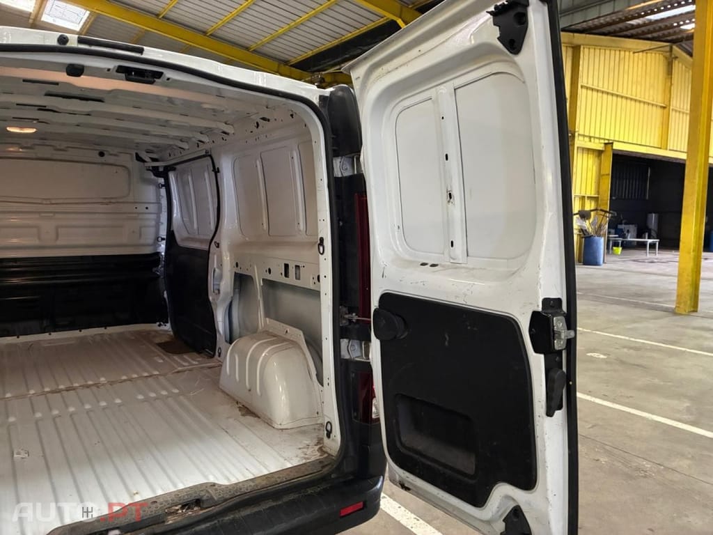 Renault Trafic 2.0 dCi L2H1 1.3T Grand Confort