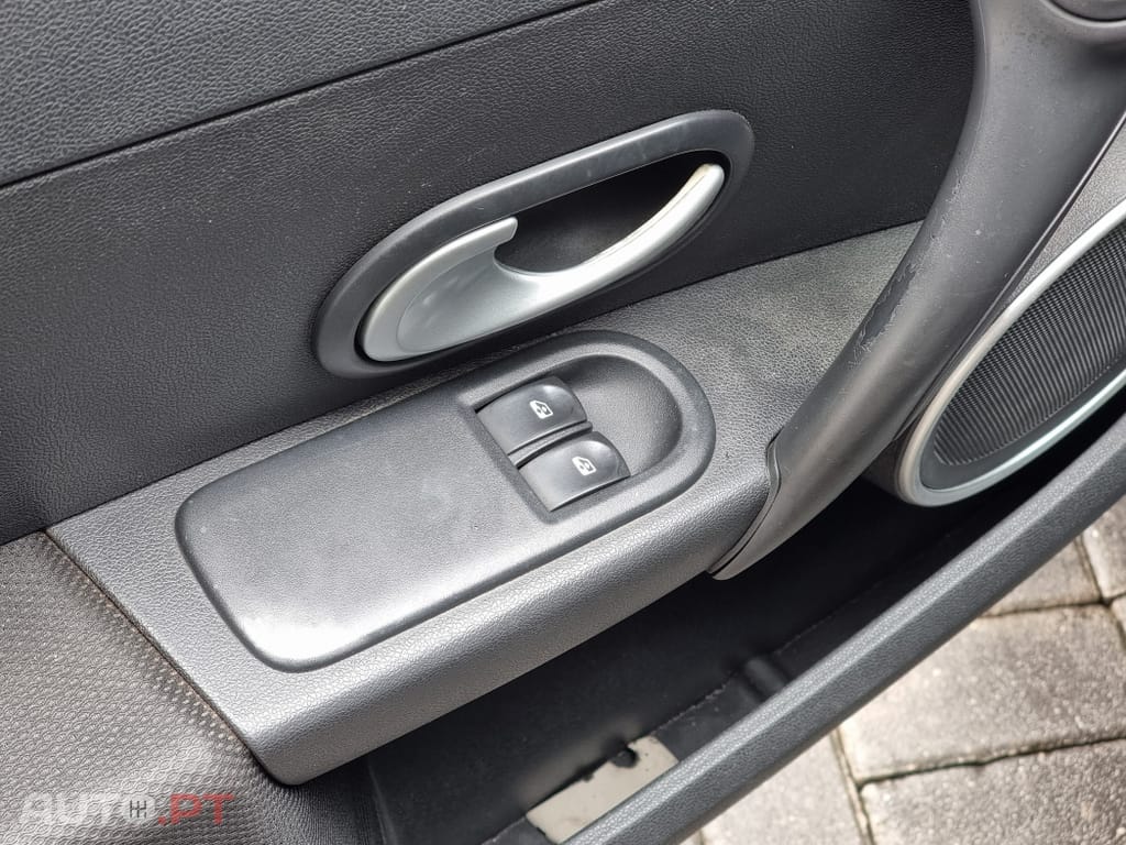 Renault Clio 1.2 16V Rip Curl